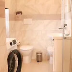 Casa Galya With Private Patio By Gardadoma Brenzone sul Garda