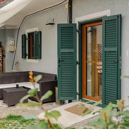 Casa Galya With Private Patio By Gardadoma Apartment