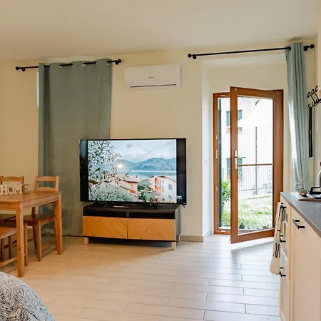 Apartment Casa Galya With Private Patio By Gardadoma Brenzone sul Garda