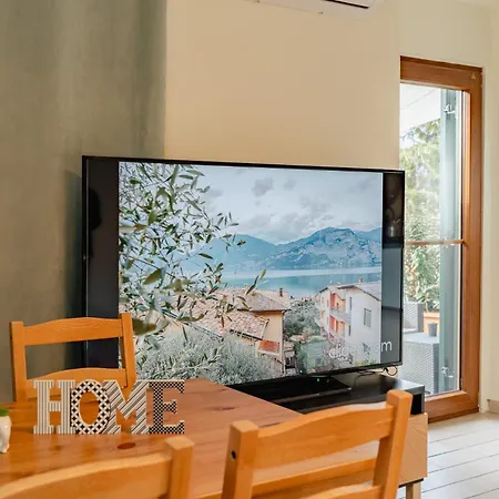 Apartment Casa Galya With Private Patio By Gardadoma