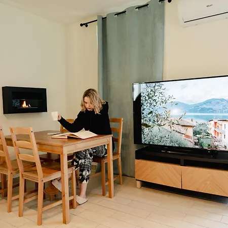 Casa Galya With Private Patio By Gardadoma Brenzone sul Garda