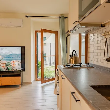 Casa Galya With Private Patio By Gardadoma Apartment