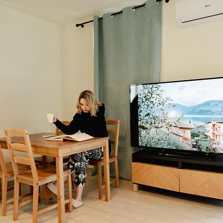 Casa Galya With Private Patio By Gardadoma * Brenzone sul Garda