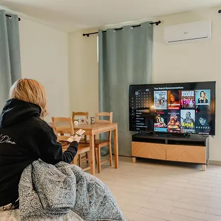 Apartament Casa Galya With Private Patio By Gardadoma *